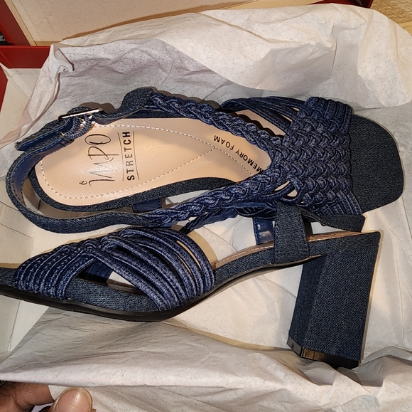 Lady's MPO shoes in a size 7M - Picture 2 of 5